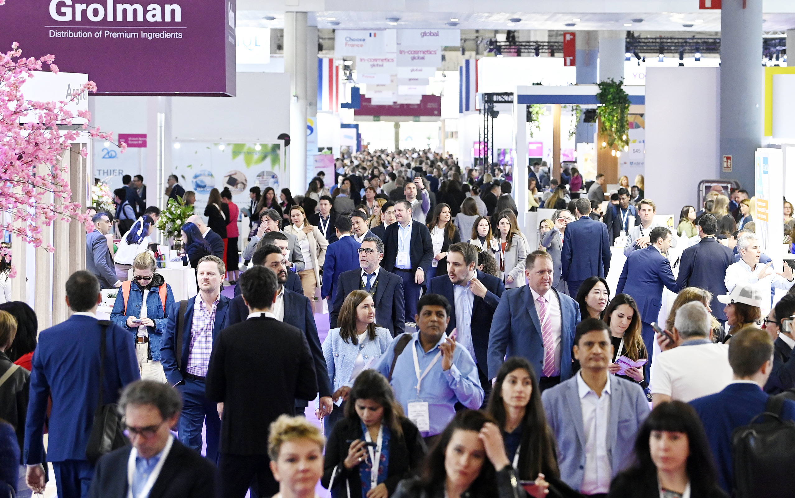 Aisle_at_InCosmetics